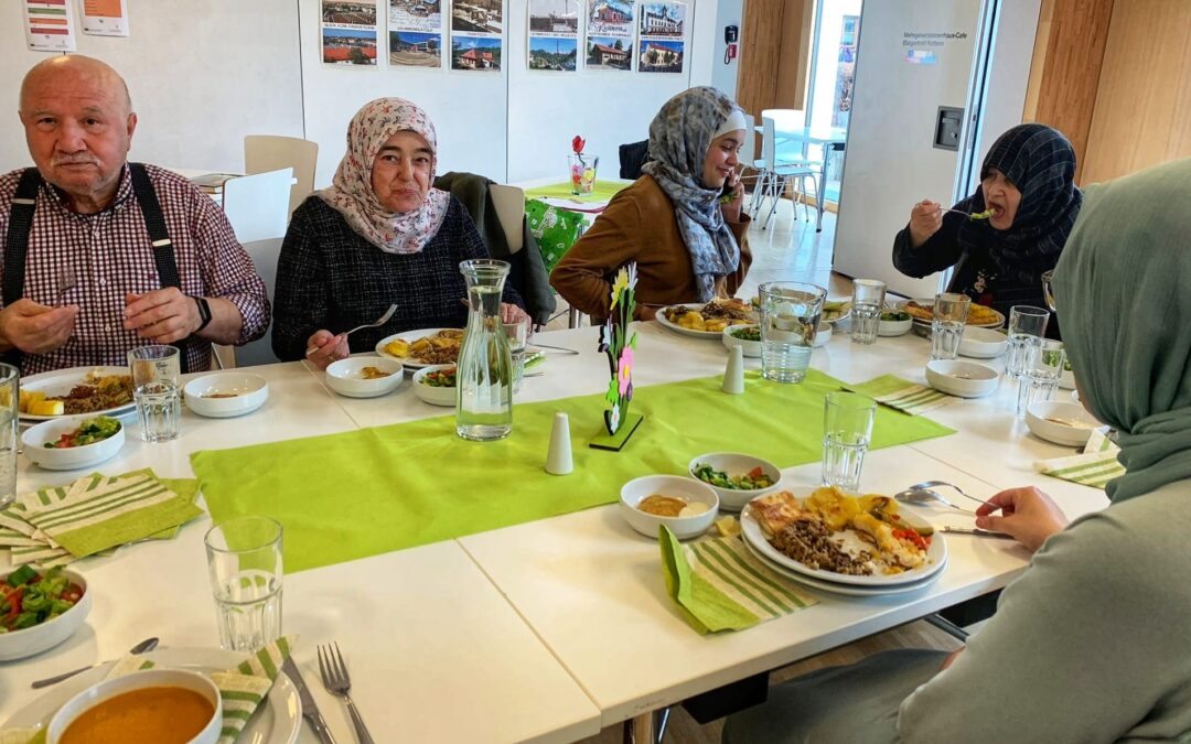 Bayram Kochen mit den Senior:innen des SmF