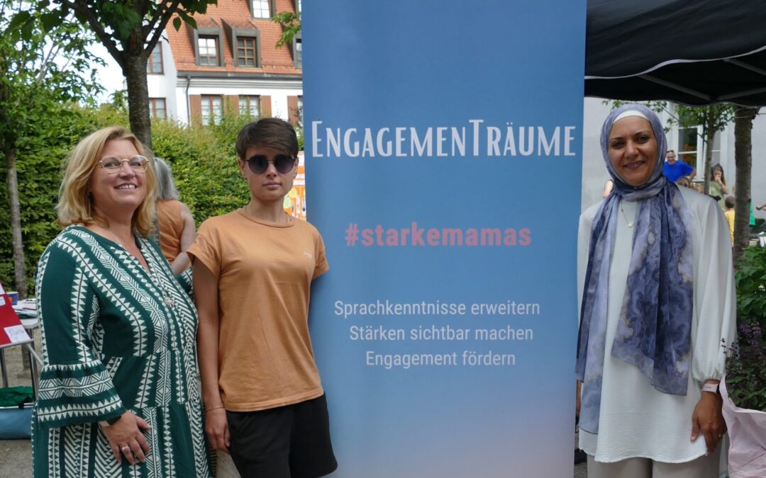 Starke Mamas punkten mit Bastelaktion beim Sommerfest der Suttschule