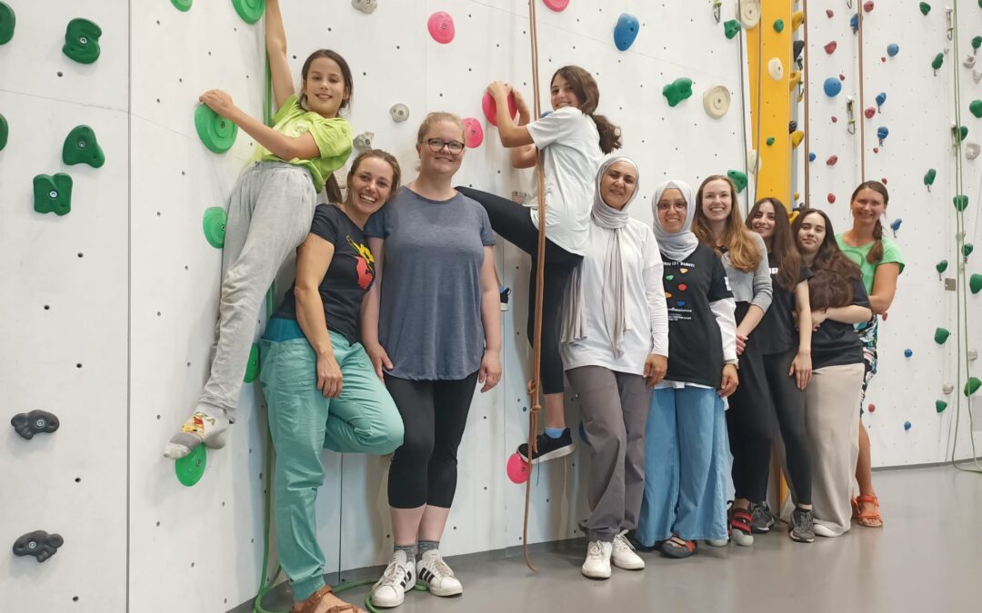 Frauen stärken Frauen! Beim Mutter-Tochter-Klettern zeigt sich die ganze Mädelspower!