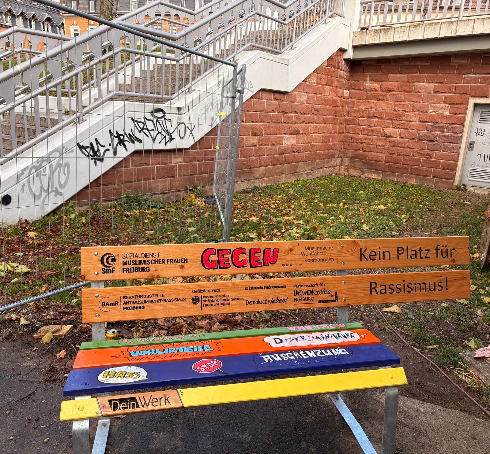 20251024_Bänke Stühlingerplatz (2)