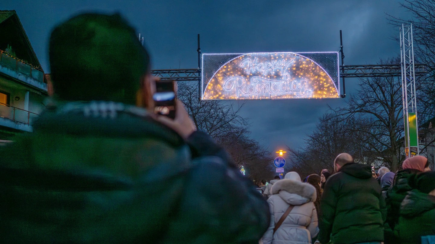 Ramadan Beleuchtung FR Die erleuchtete Ramadan-Lichtinstallation, die von Rechtsextremen beschädigt worden war. Foto: Patrick Seeger/Stadt Freiburg