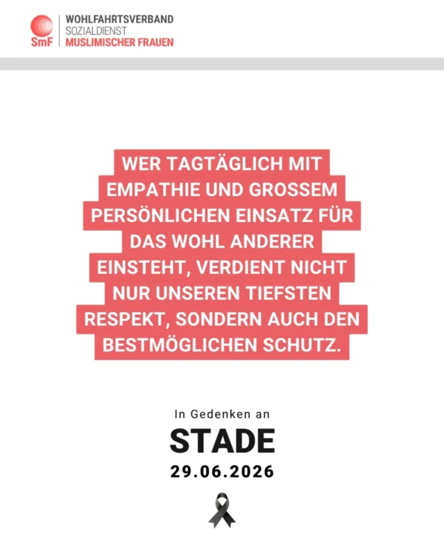 Die schreckliche Gewalttat in der Kinder- und Jugendhilfeeinrichtung in Stade macht uns tief
betroffen. Wir trauern um die Mitarbeitenden, die ihr Leben verloren haben, und sind in Gedanken beiihren Familien, Freundinnen und Freunden sowie Kolleginnen und Kollegen.Diese Tat erinnert uns daran, wie wertvoll die Arbeit der Menschen ist, die sich jeden Tag mitHerz, Kompetenz und großem Engagement für Kinder, Jugendliche und Familien einsetzen.Gerade jetzt möchten wir allen Fachkräften der Sozialen Arbeit, der Kinder- und Jugendhilfesowie allen haupt- und ehrenamtlich Engagierten Danke sagen, denn Eure Arbeit ist
unverzichtbar. Sie verdient unsere Wertschätzung, unseren Respekt und den bestmöglichen
Schutz.

Wir dürfen nicht zulassen, dass Angst stärker wird als Zusammenhalt. Unsere Gesellschaft braucht
Menschen, die füreinander einstehen.

In stillem Gedenken an die Opfer von Stade.

#Stade #Gedenken #Trauer